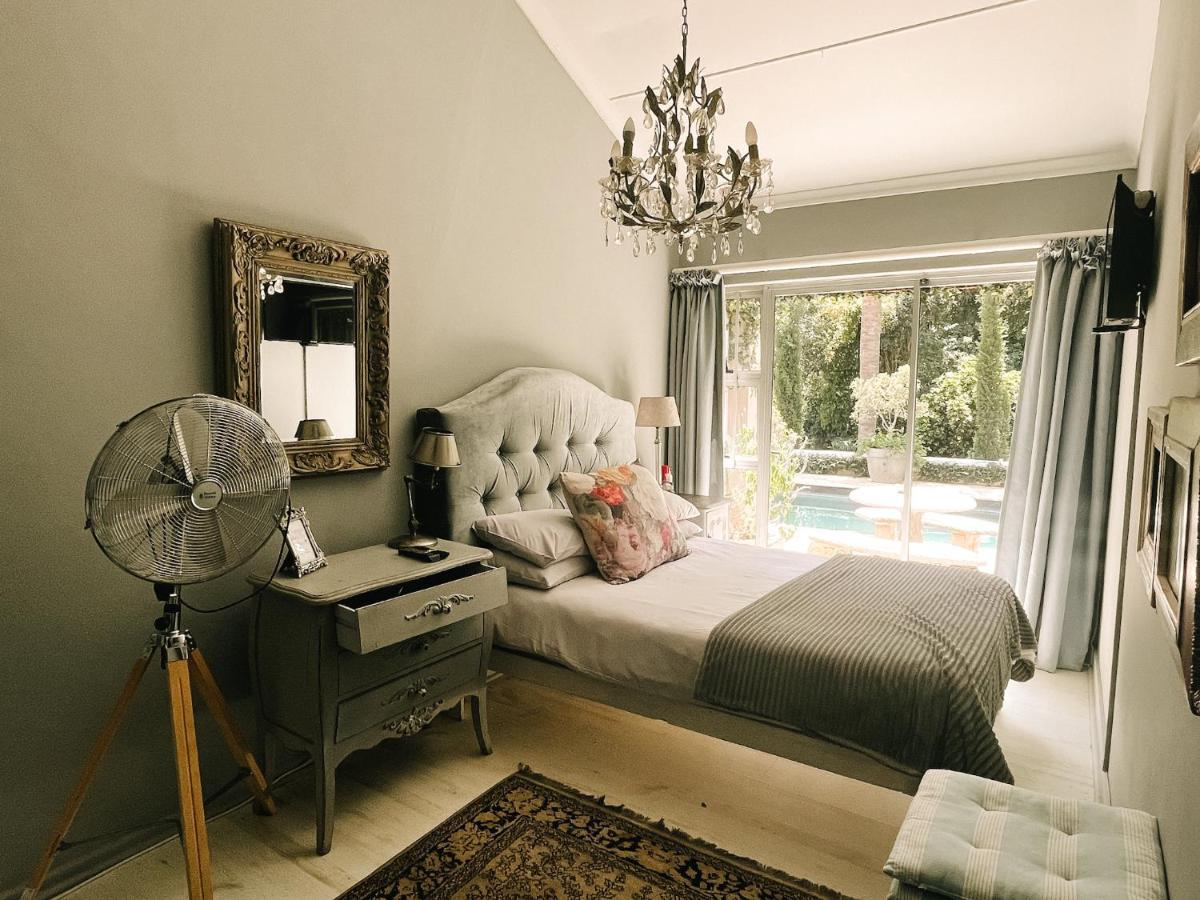 35 On Basil Otel Caledon Dış mekan fotoğraf