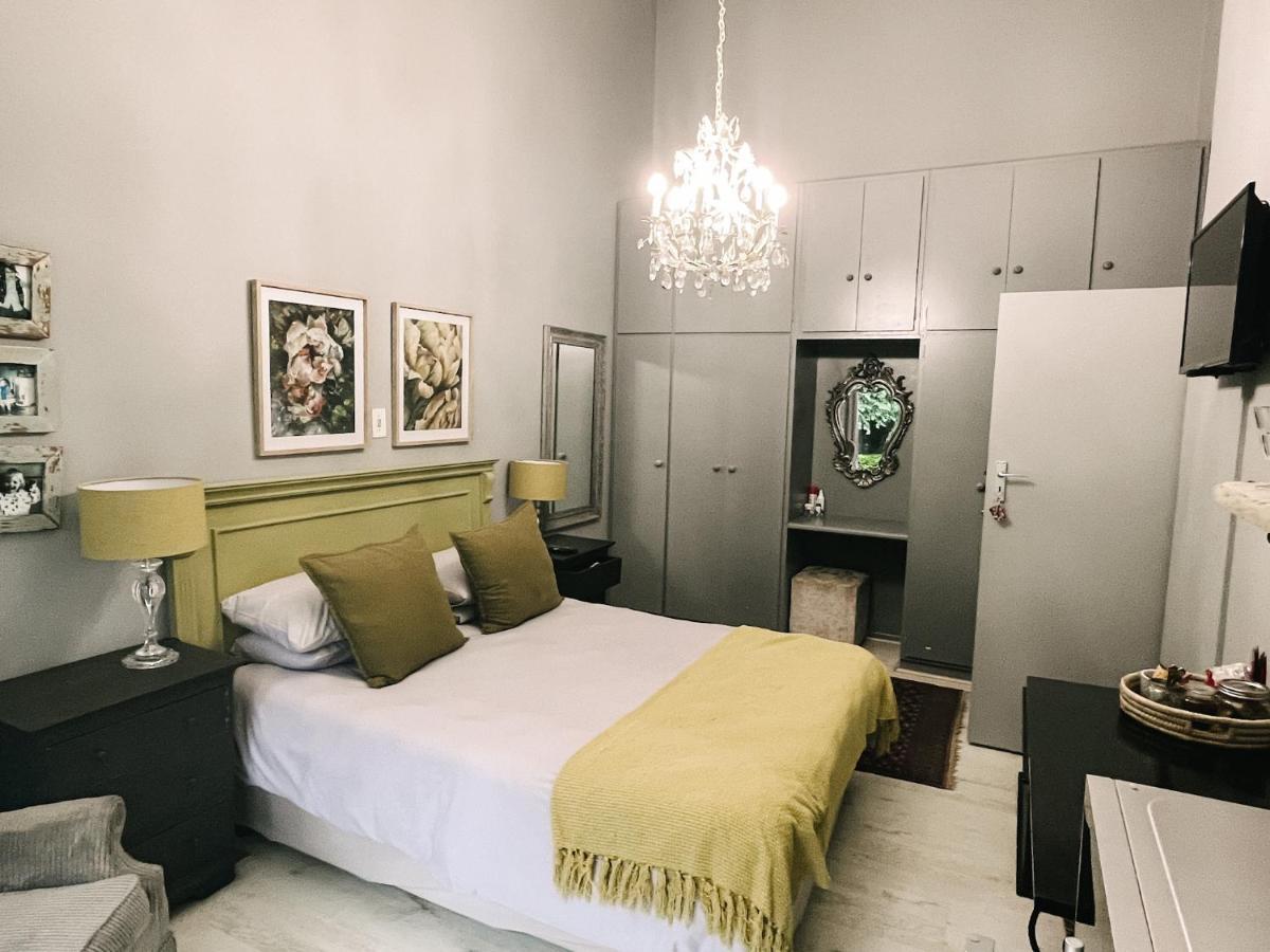 35 On Basil Otel Caledon Dış mekan fotoğraf