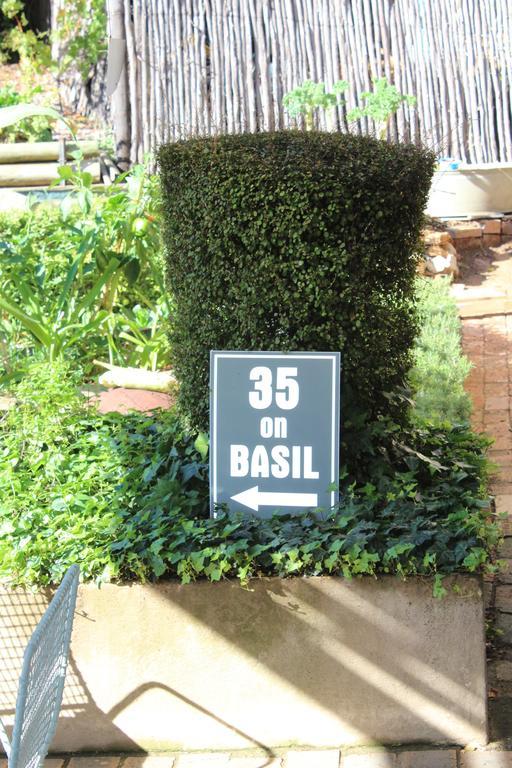 35 On Basil Otel Caledon Dış mekan fotoğraf